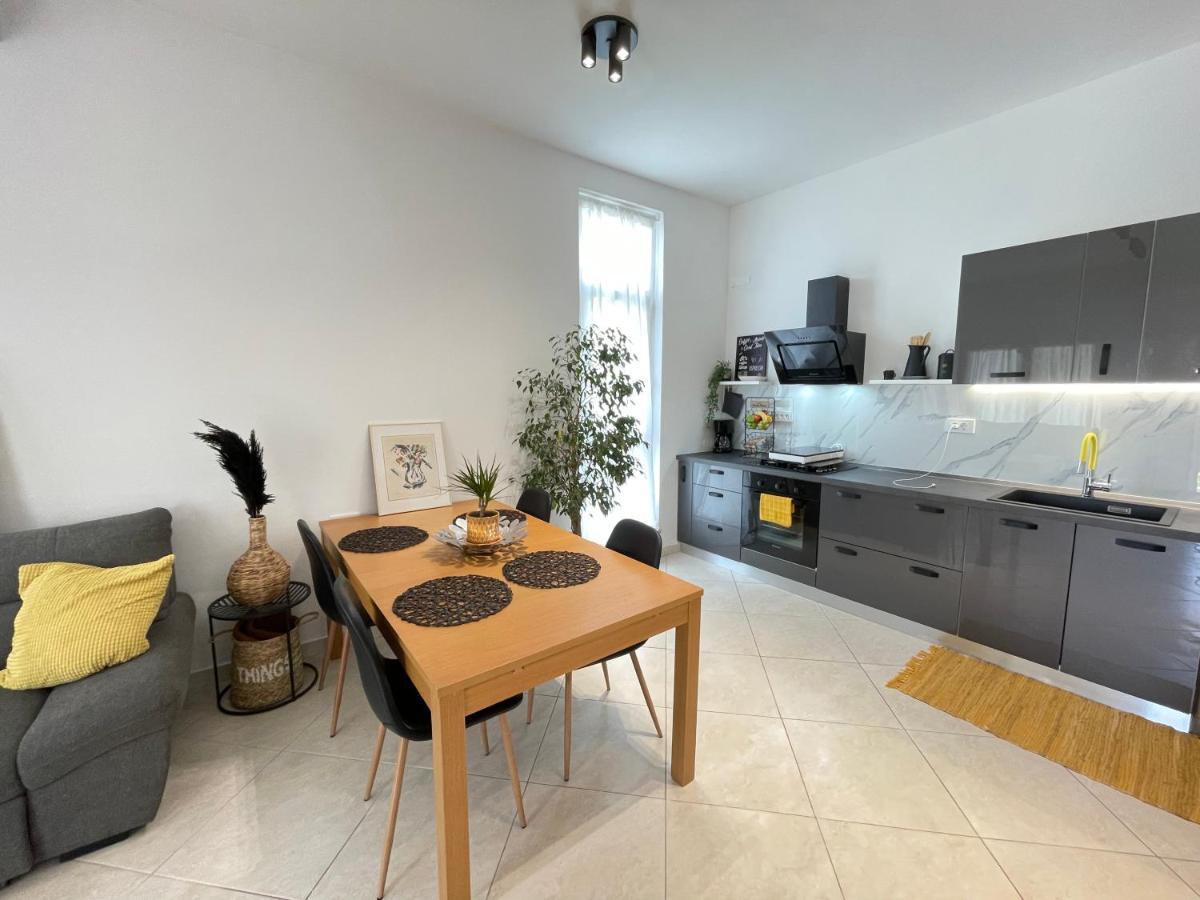 House Runa Porec Bagian luar foto